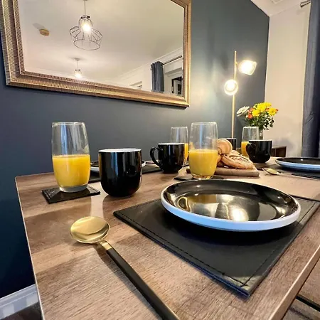 Contractor 4 Bed, Sleeps 7 Long Discount Holiday home