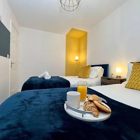 Holiday home Contractor 4 Bed, Sleeps 7 Long Discount