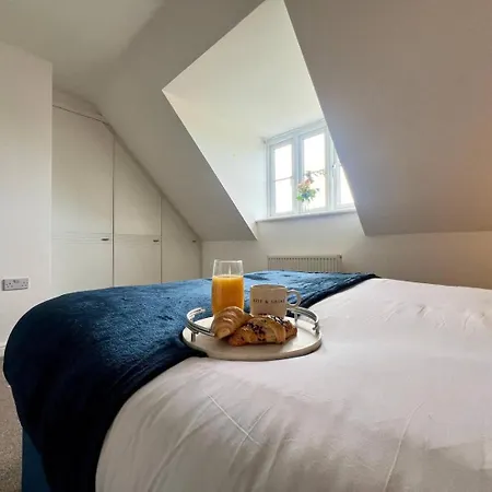 Contractor 4 Bed, Sleeps 7 Long Discount Holiday home *