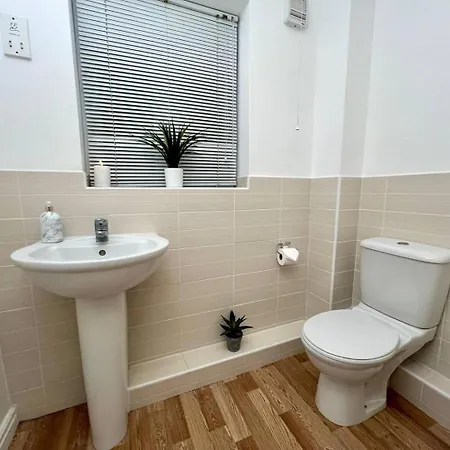 Contractor 4 Bed, Sleeps 7 Long Discount Holiday home Great Casterton