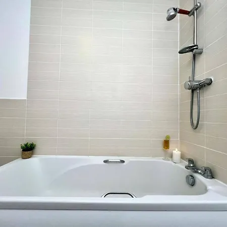 Holiday home Contractor 4 Bed, Sleeps 7 Long Discount Great Casterton