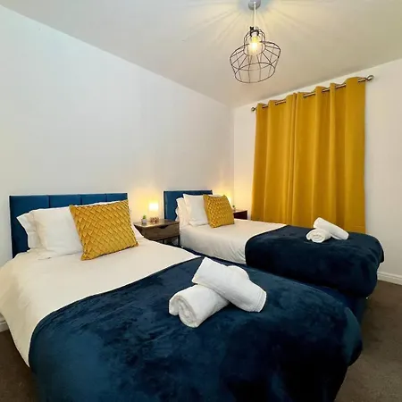 Contractor 4 Bed, Sleeps 7 Long Discount Great Casterton