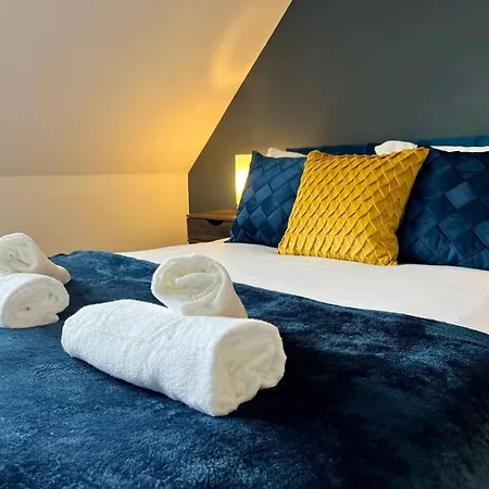 Contractor 4 Bed, Sleeps 7 Long Discount