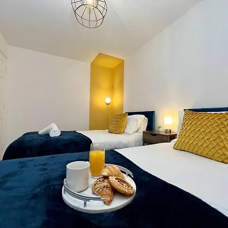 Contractor 4 Bed, Sleeps 7 Long Discount